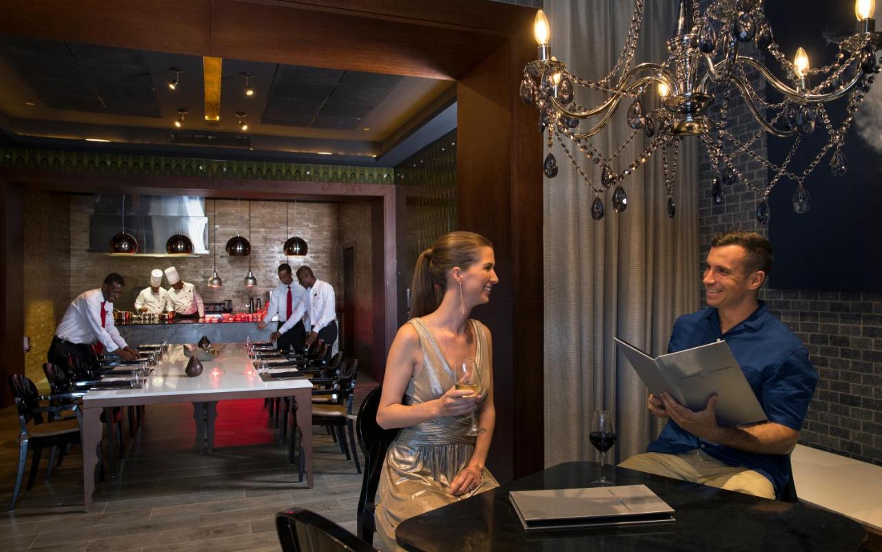 รอยัลตัน บาวาโร รีสอร์ต แอนด์ สปา ออล อินคลูซีฟ Hotel ปุนตากานา ภายนอก รูปภาพ