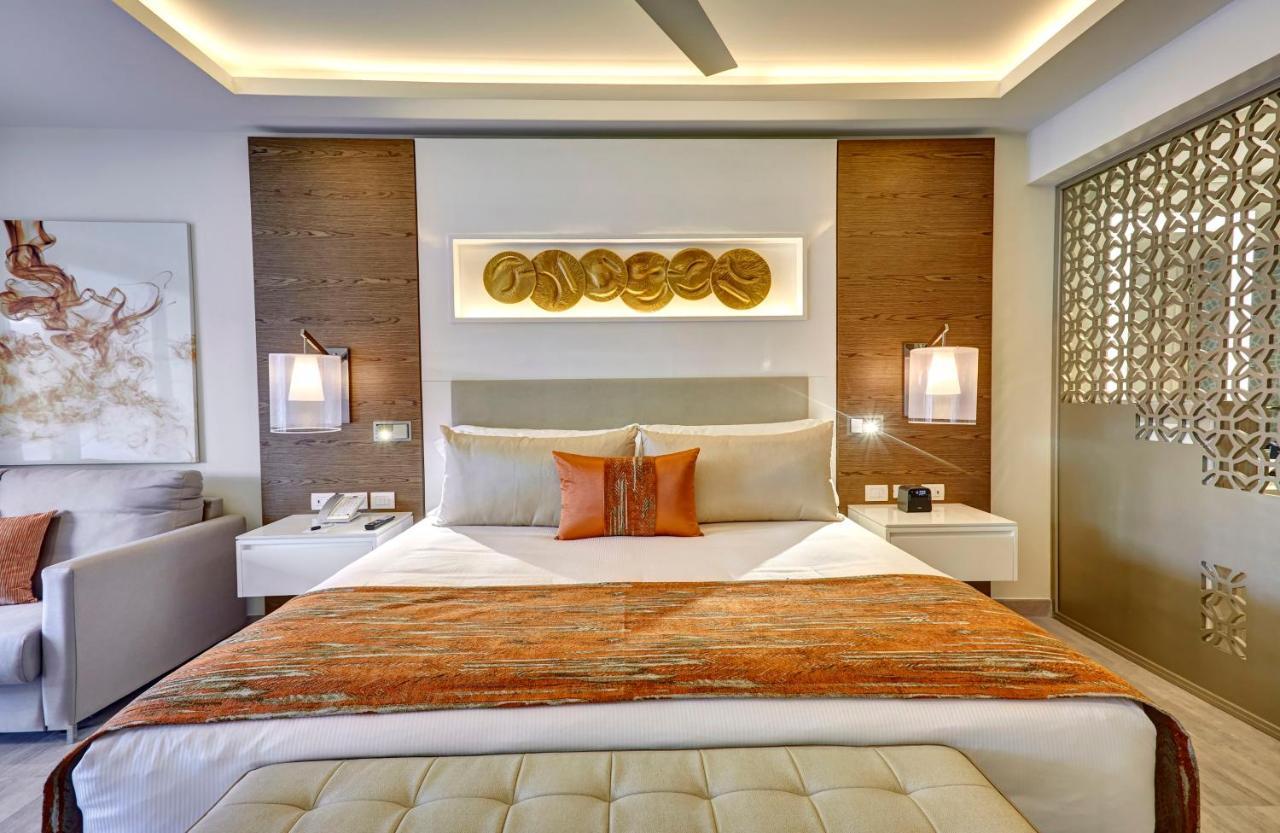 รอยัลตัน บาวาโร รีสอร์ต แอนด์ สปา ออล อินคลูซีฟ Hotel ปุนตากานา ภายนอก รูปภาพ