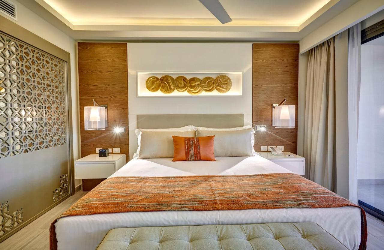 รอยัลตัน บาวาโร รีสอร์ต แอนด์ สปา ออล อินคลูซีฟ Hotel ปุนตากานา ภายนอก รูปภาพ