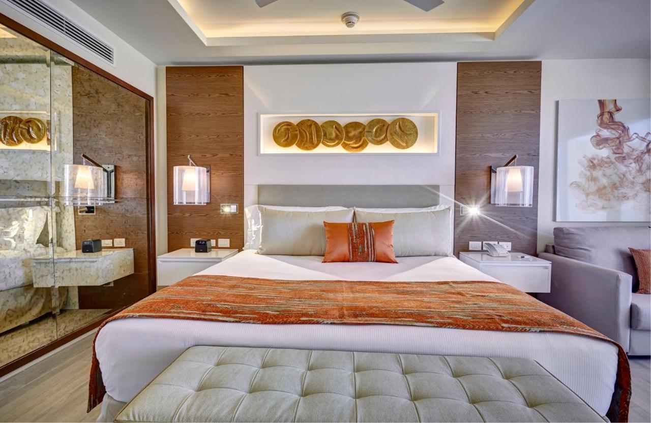 รอยัลตัน บาวาโร รีสอร์ต แอนด์ สปา ออล อินคลูซีฟ Hotel ปุนตากานา ภายนอก รูปภาพ