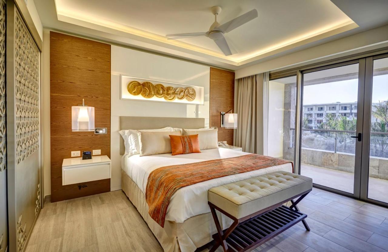 รอยัลตัน บาวาโร รีสอร์ต แอนด์ สปา ออล อินคลูซีฟ Hotel ปุนตากานา ภายนอก รูปภาพ