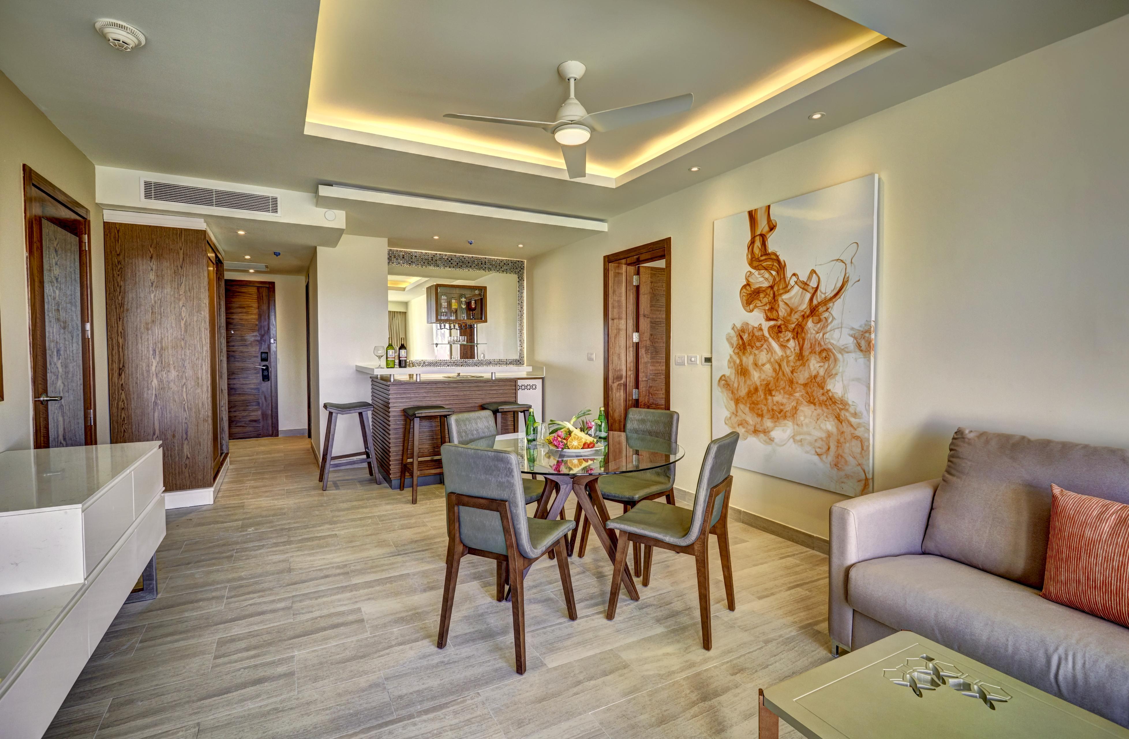 รอยัลตัน บาวาโร รีสอร์ต แอนด์ สปา ออล อินคลูซีฟ Hotel ปุนตากานา ภายนอก รูปภาพ