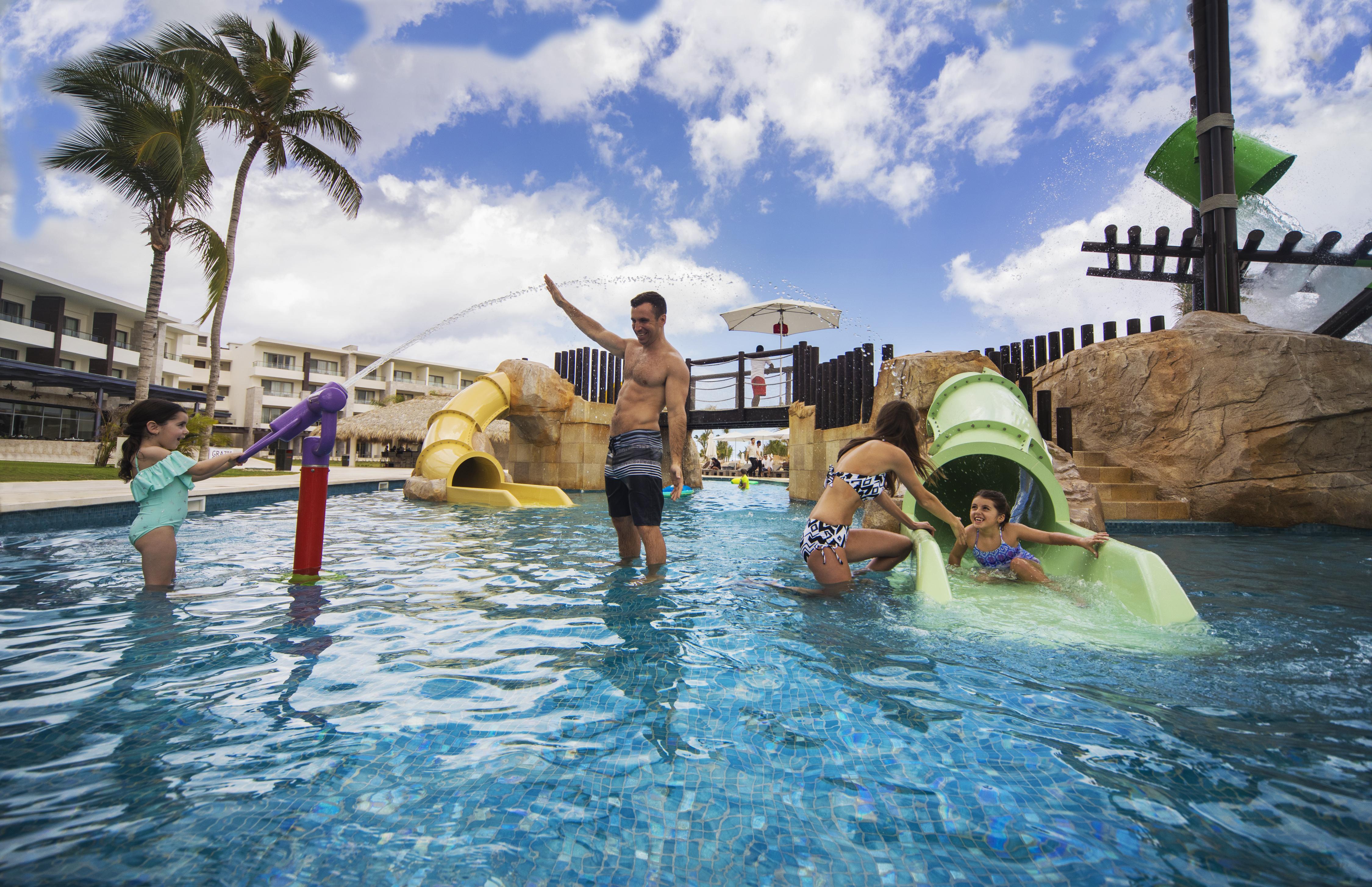 รอยัลตัน บาวาโร รีสอร์ต แอนด์ สปา ออล อินคลูซีฟ Hotel ปุนตากานา ภายนอก รูปภาพ