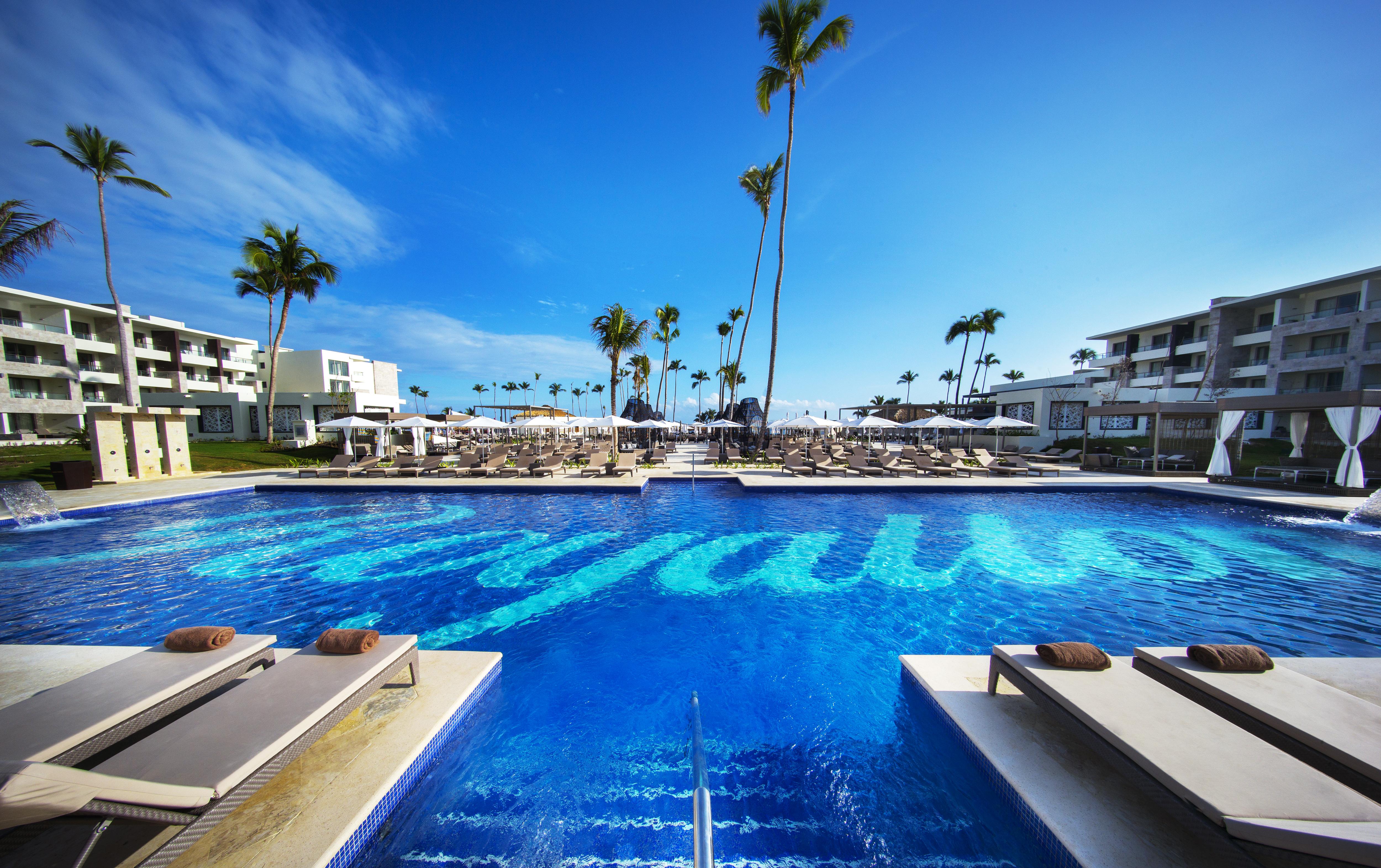รอยัลตัน บาวาโร รีสอร์ต แอนด์ สปา ออล อินคลูซีฟ Hotel ปุนตากานา ภายนอก รูปภาพ