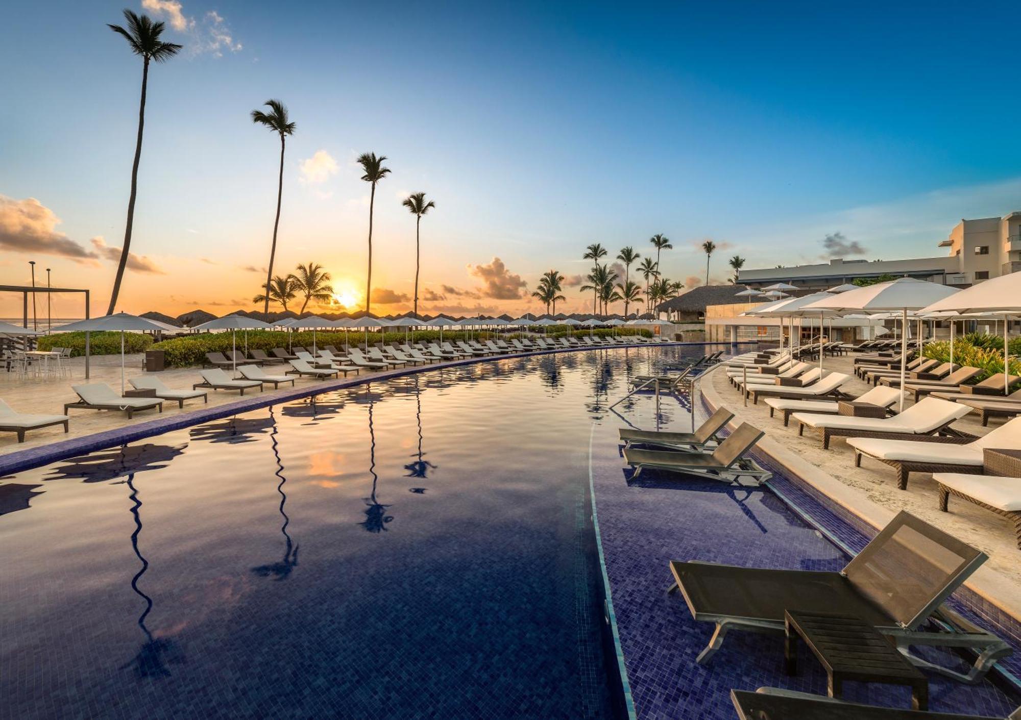 รอยัลตัน บาวาโร รีสอร์ต แอนด์ สปา ออล อินคลูซีฟ Hotel ปุนตากานา ภายนอก รูปภาพ