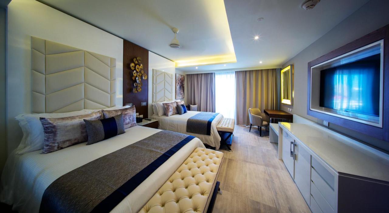 รอยัลตัน บาวาโร รีสอร์ต แอนด์ สปา ออล อินคลูซีฟ Hotel ปุนตากานา ภายนอก รูปภาพ